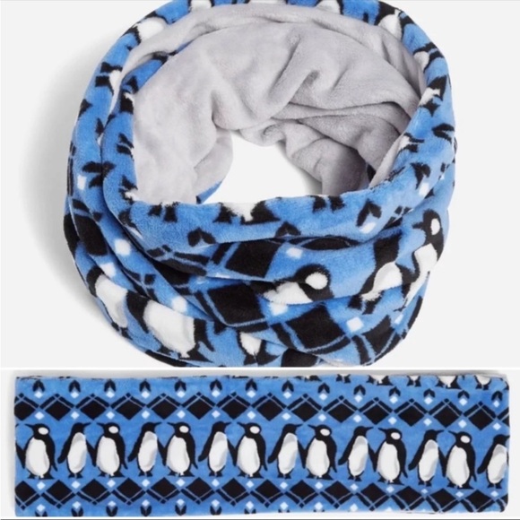 Vera Bradley Fleece Loop Infinity Scarf Blue Penguins Intarsia - Picture 1 of 5